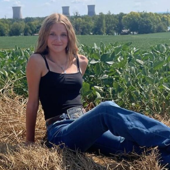 Meet your Posher, Jailyn - Picture 1 of 1